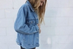 Oversize denim jakna: trendovski videz