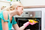 Kako očistiti pečico pred maščobami in usedlinami ogljika doma?